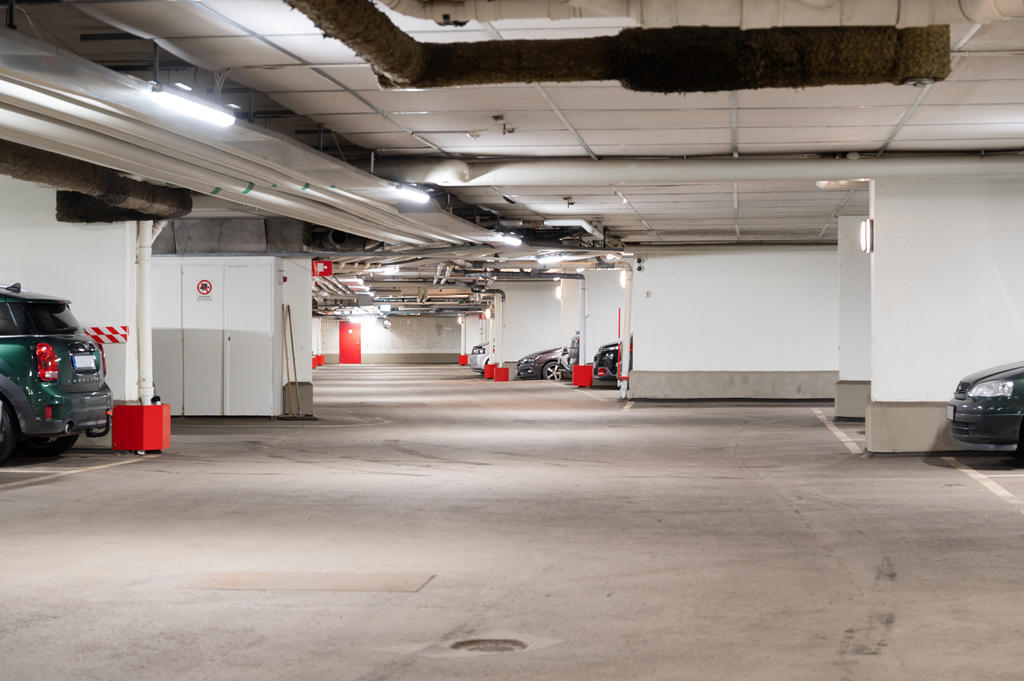 Flertalet kameraövervakade varmgarage i föreningen med möjlighet och tvätta bilen.