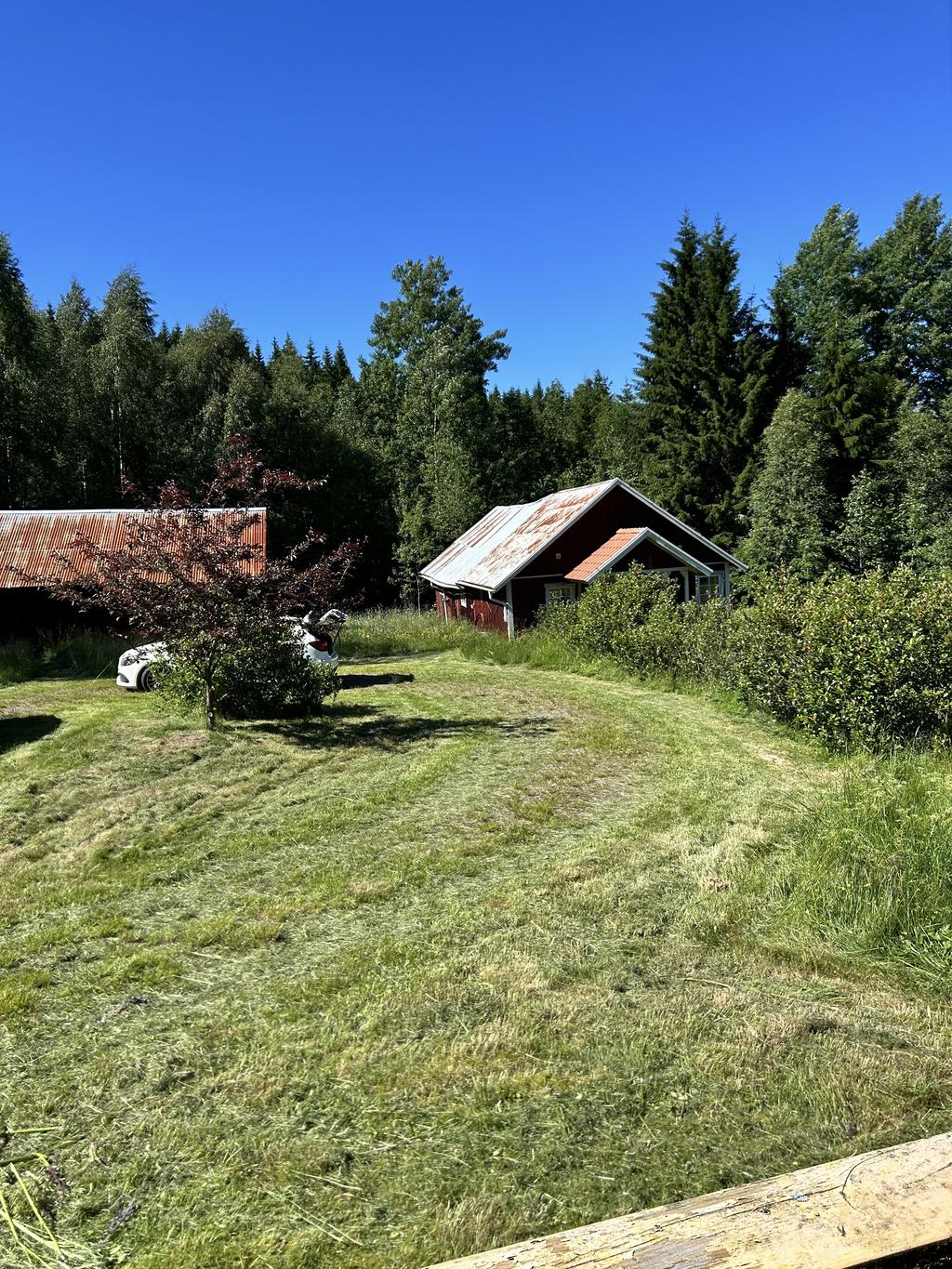 Uthus/ladugård och garage/verkstad