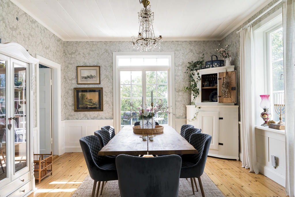 Matrum med kilsågat tak