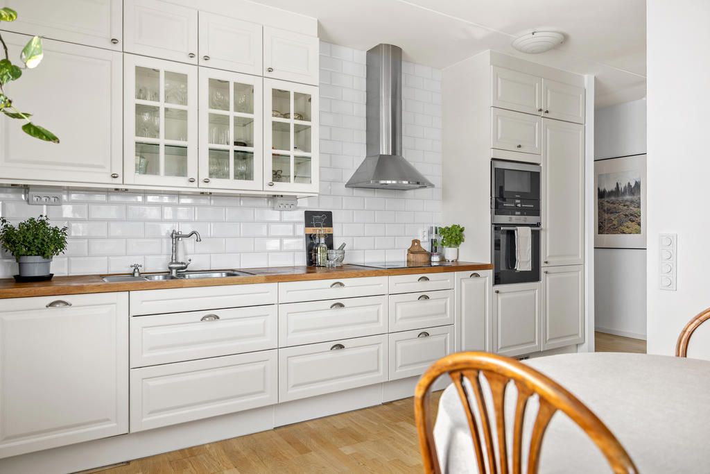 Del av bostadens smakfulla kök