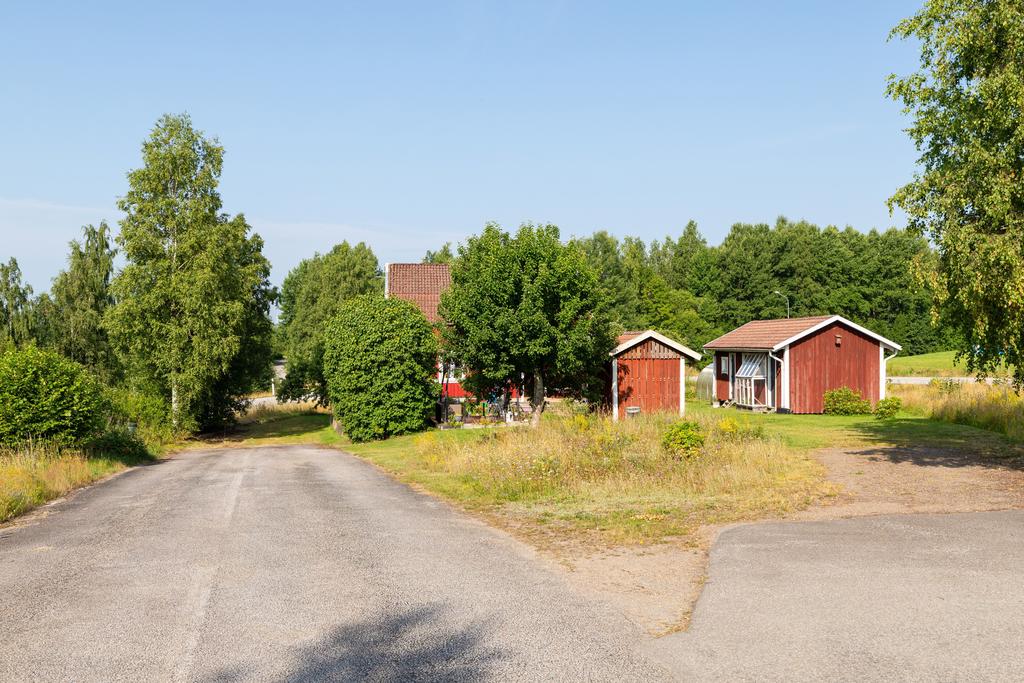 Infart med plats för flera bilar