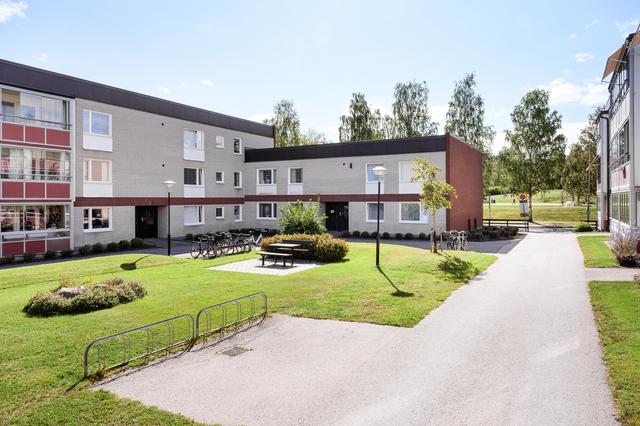 Hyttgatan, Centralt