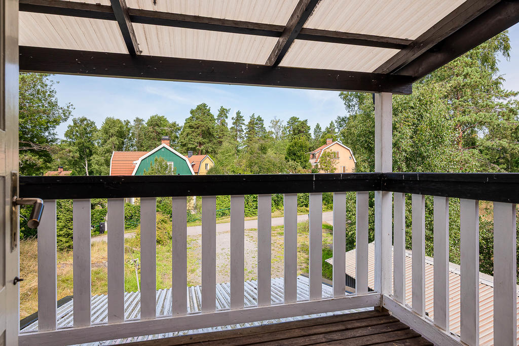 På balkongen