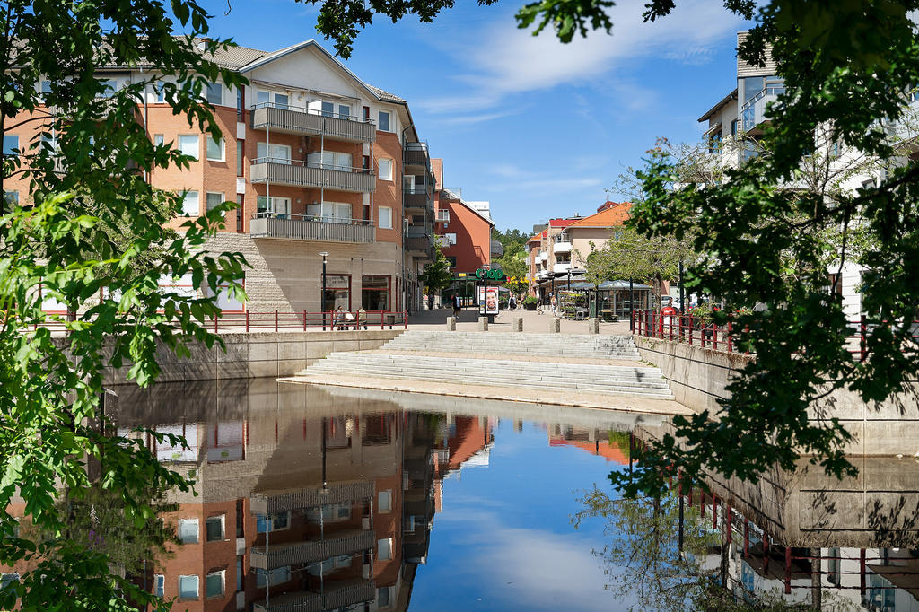 Mölnlycke Centrum med vackra Mölndalsån