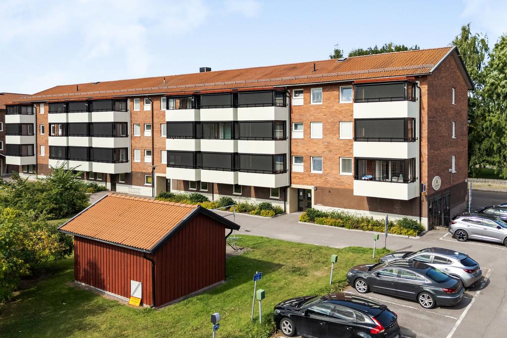De renoverade balkongerna har inbyggt sol-/insynsskydd