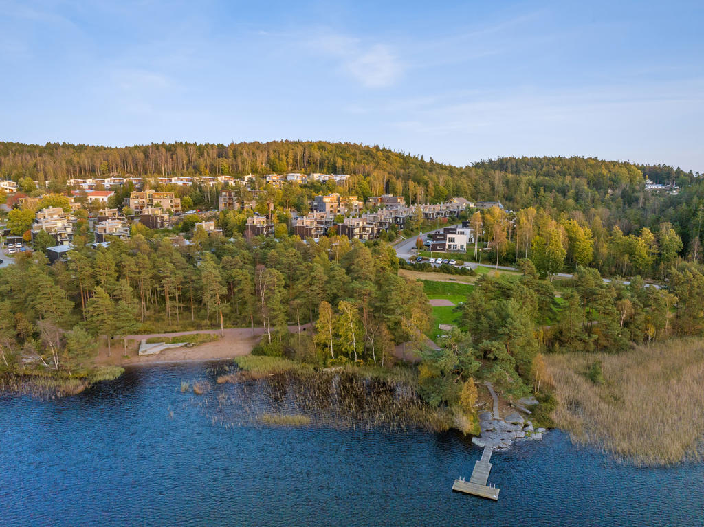 Natursköna omgivningar - Örtjärnens badplats med brygga