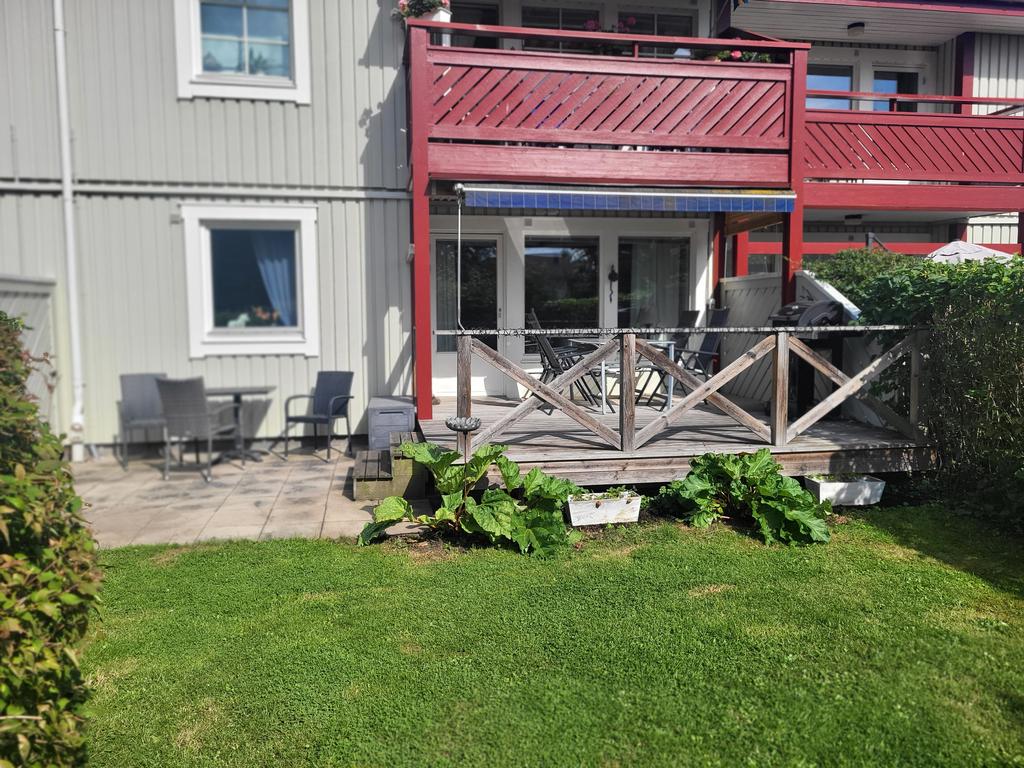 Stor uteplats i sydvästläge
