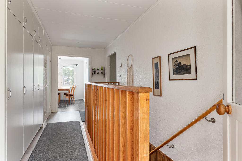 Från entré mot kök