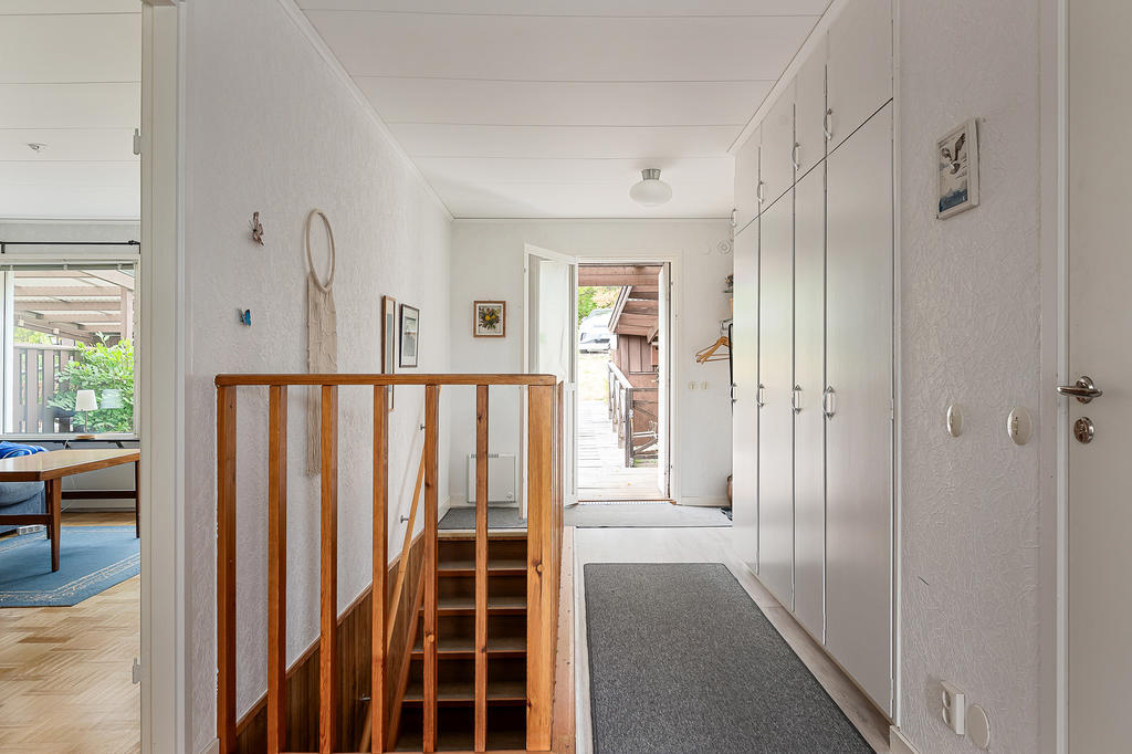 Från kök mot entré