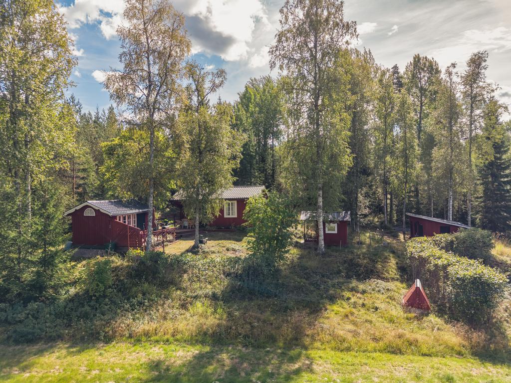 Välkommen till Lindbyvägen 35 – en välvårdad liten idyll!