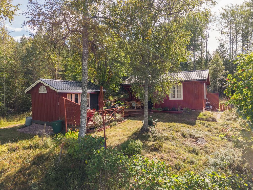 Friggebod och huvudstuga