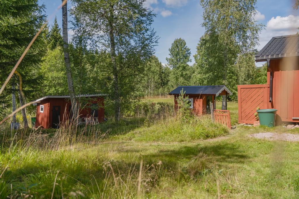 Uthusbyggnad och lekstuga