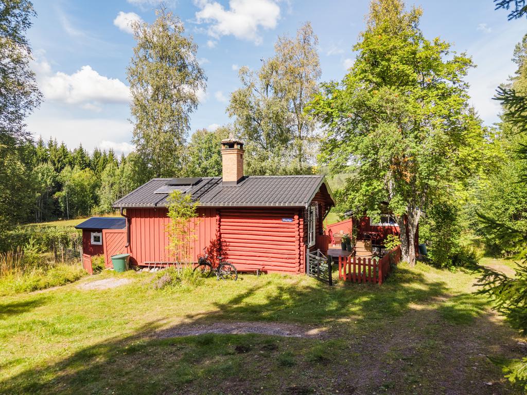 På mindre än 10 minuter tar du dig till affären till fots. 