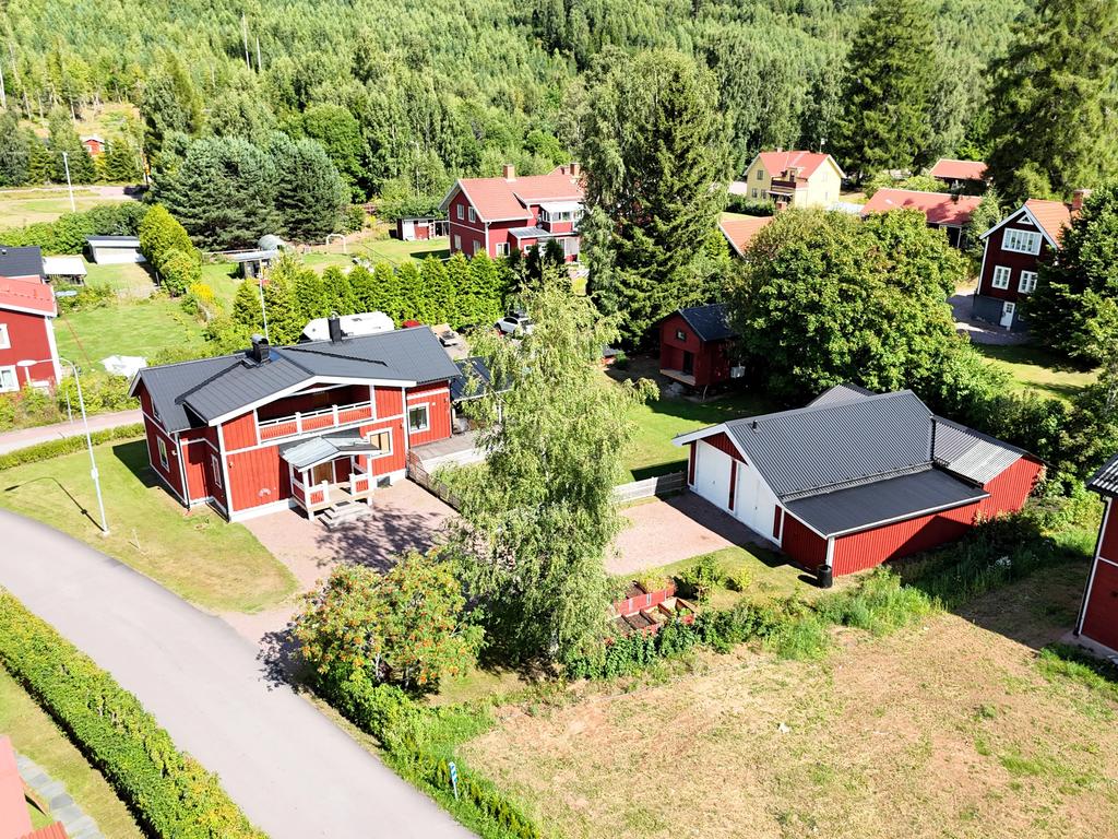 Movägen 5 - en trevlig familjevilla med verkstadsgarage och inrett härbre!