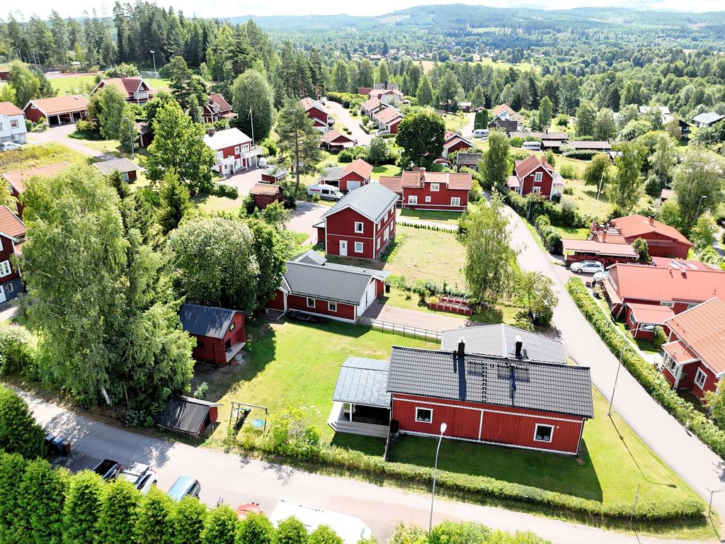 Vy över fastigheten och närområdet