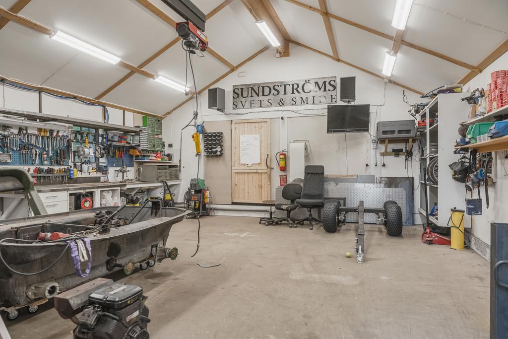 Stort verkstadsgarage