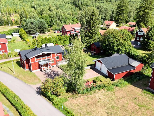 Movägen 5 - en trevlig familjevilla med verkstadsgarage och inrett härbre!