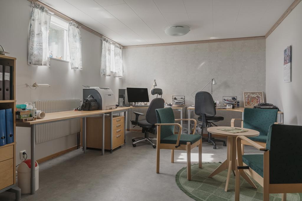 Stort kontorsrum/sovrum 5, i källarvåningen