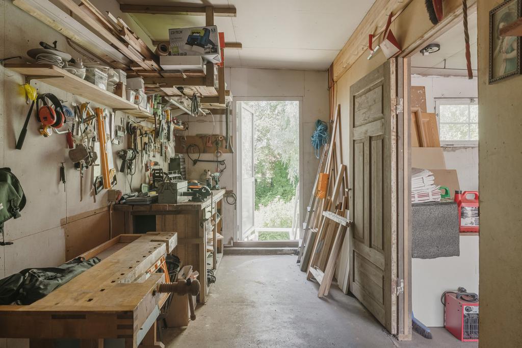 Snickarverkstan i "slussen" mellan huset och garaget