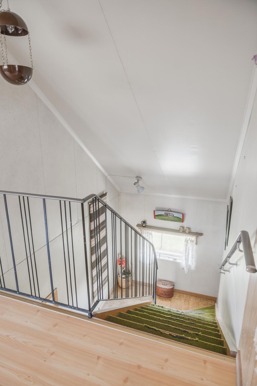 Trappan mellan entréplan och övre plan