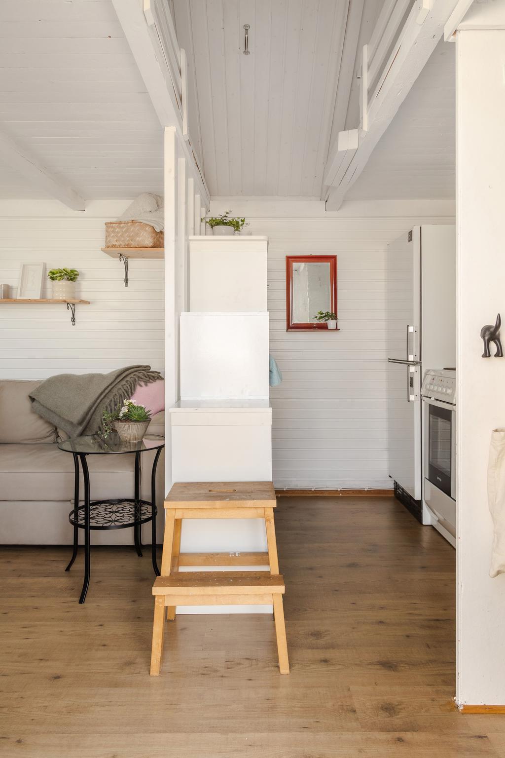 Trappan leder upp till badstugans loftutrymmen.