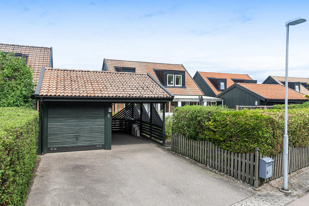 Uppfart, carport och garage