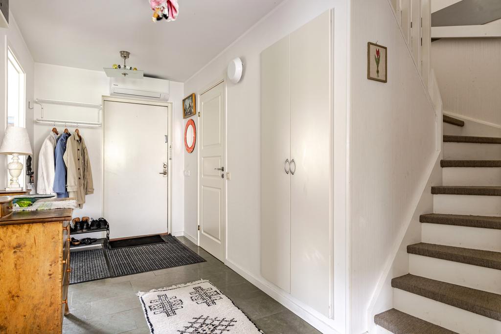 Entréhall med klinkergolv