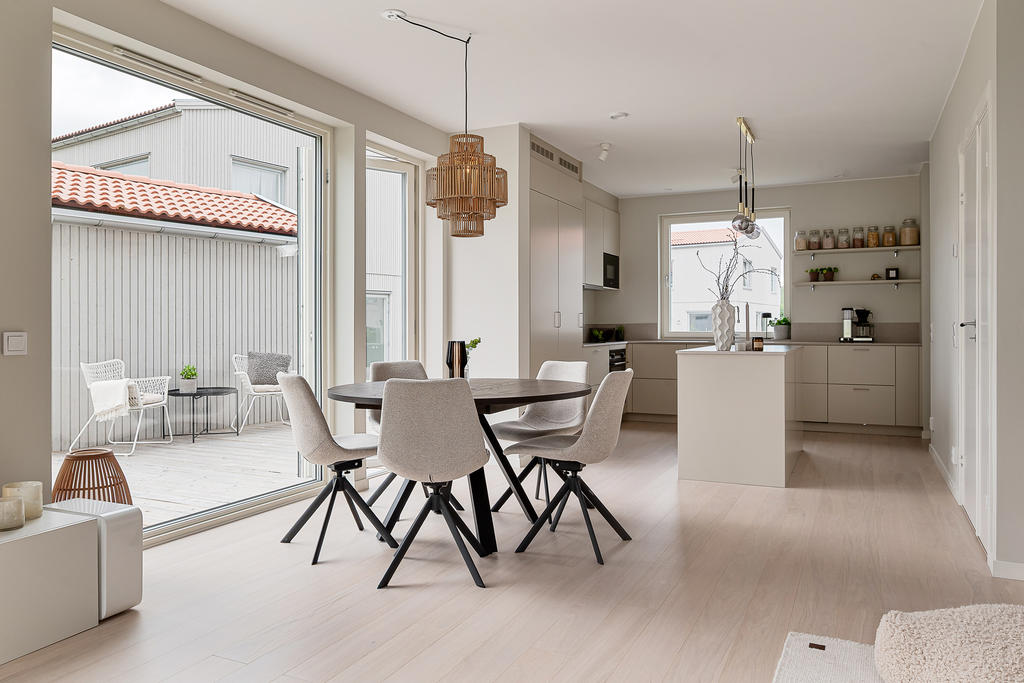 Öppen planlösning kök och vardagsrum