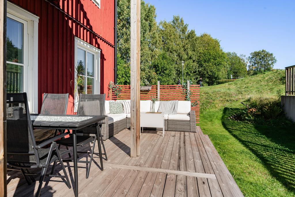 Otroligt härligt uteplat med bästa solläget. 