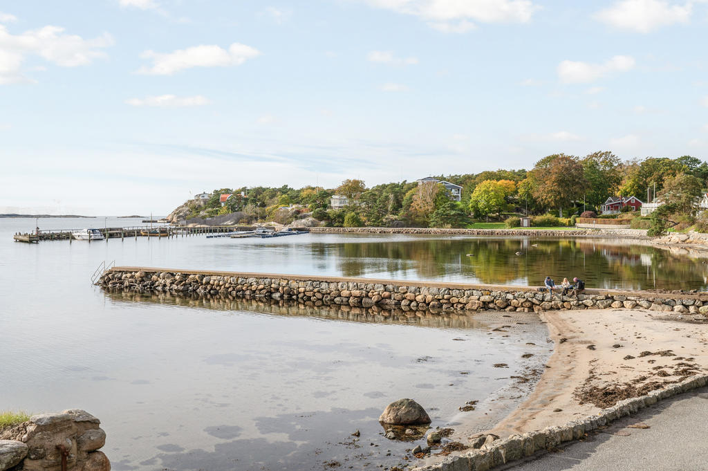 Hav och salta bad runt omkring i området