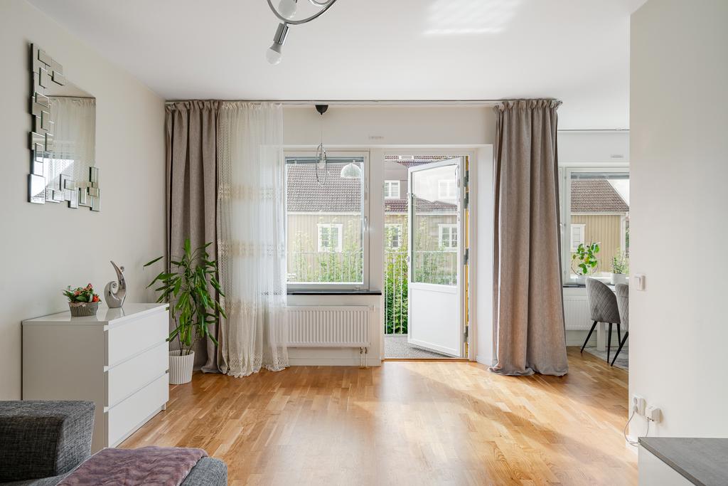Utgång till balkong från vardagsrummet