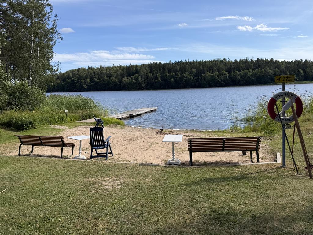 Fin badstrand endast några minuters promenad från huset