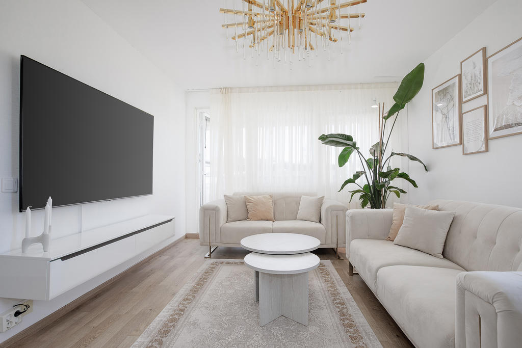 Vardagsrum med plats för stor tv