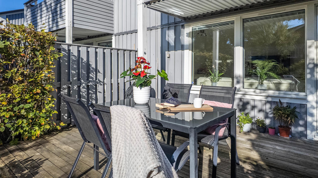 Här njuter man gott i solens sken