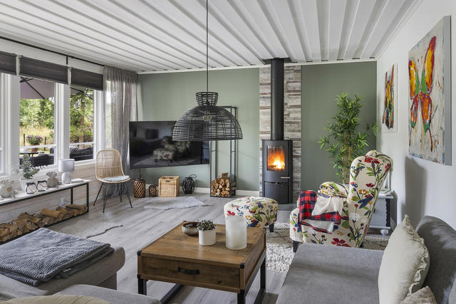 Vardagsrum med härlig kamin