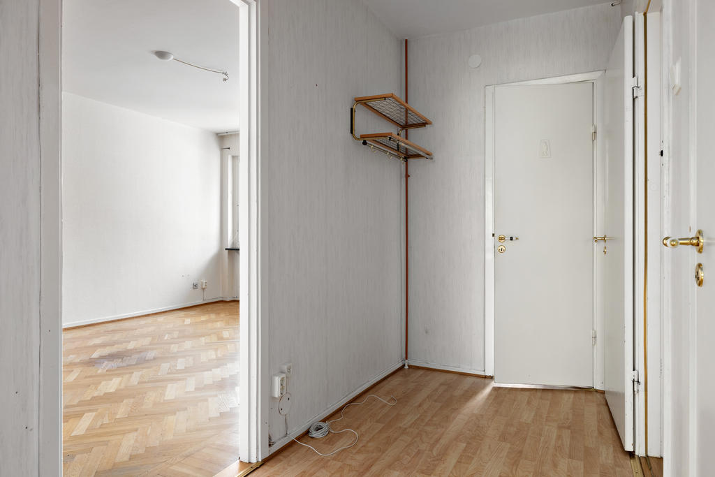 Hall med plats för klädavhängning