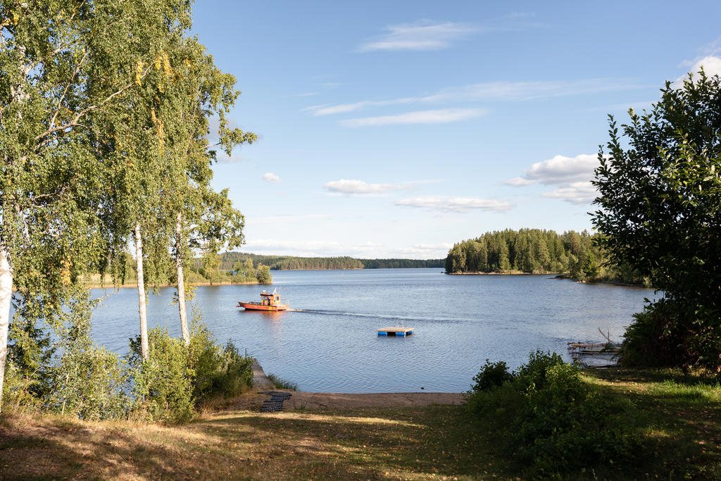 Lämnar brandboviken på väg ut till ön