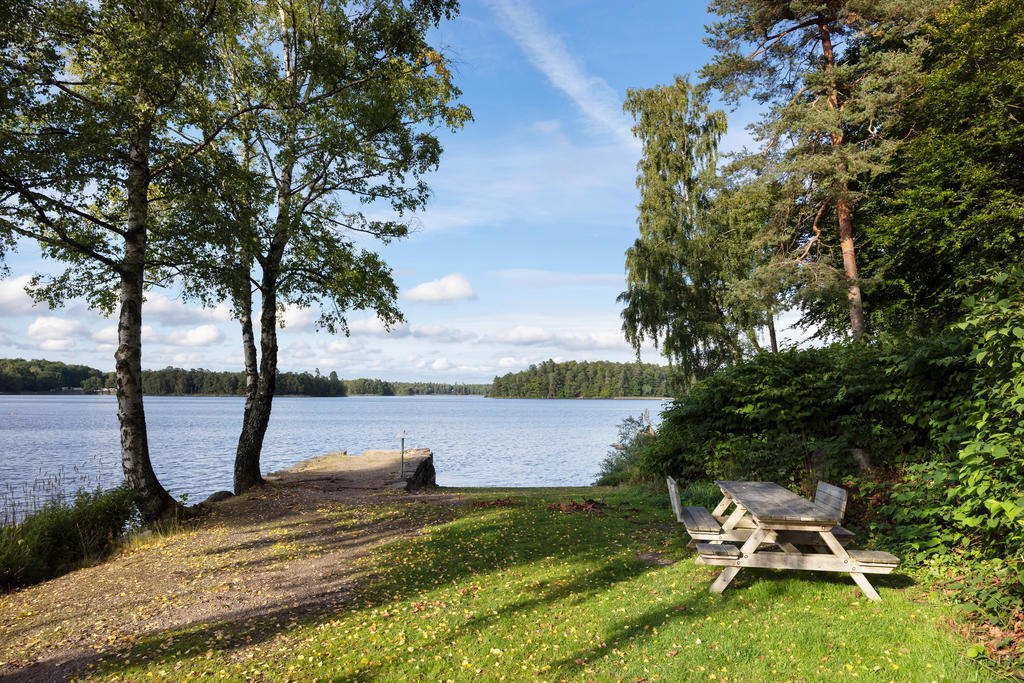 Vittsjön endast en kort promenad från huset på några minuter.