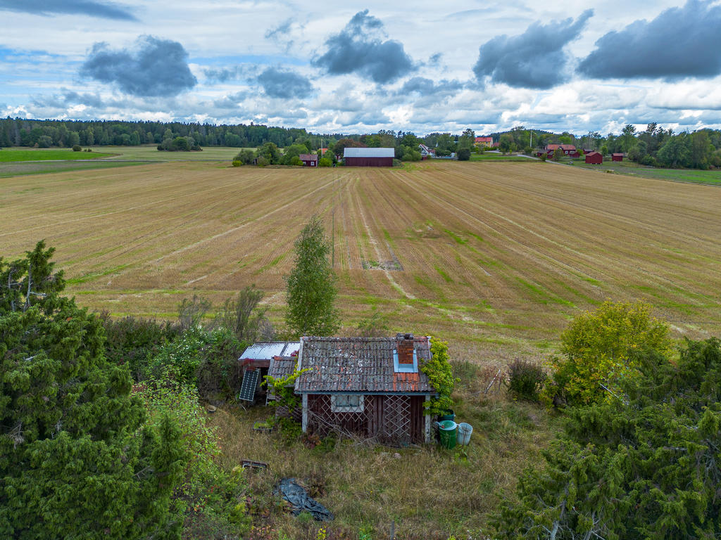 Vy från smedjan mot gården