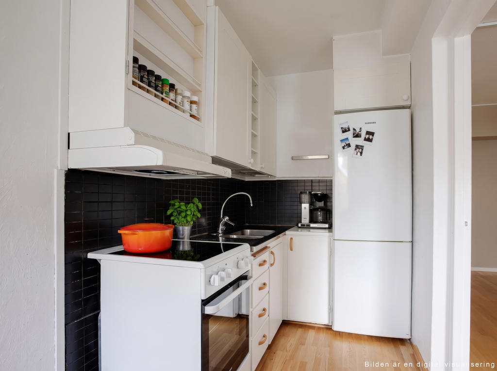 Bilden är digitalt möblerad och visar en möjlig möblering av rummet.