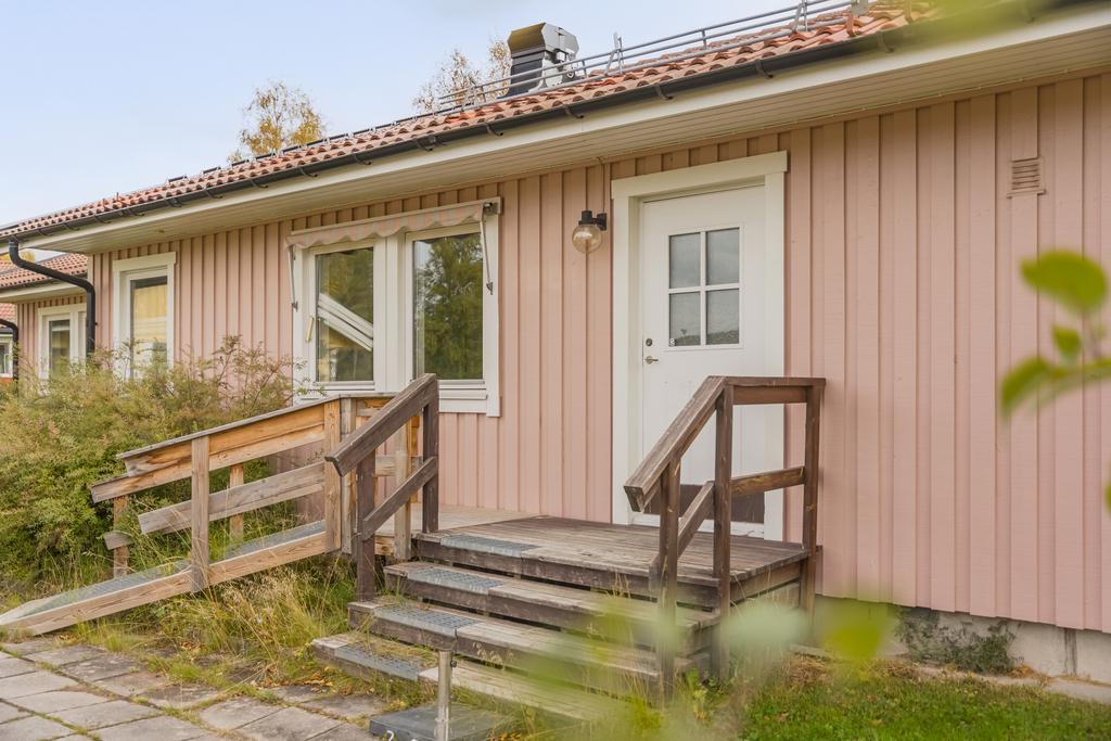 En av entréerna (köket)