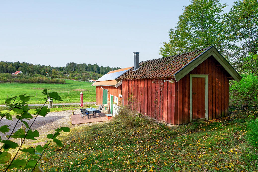 Tvättstuga med bastu och jordkällande