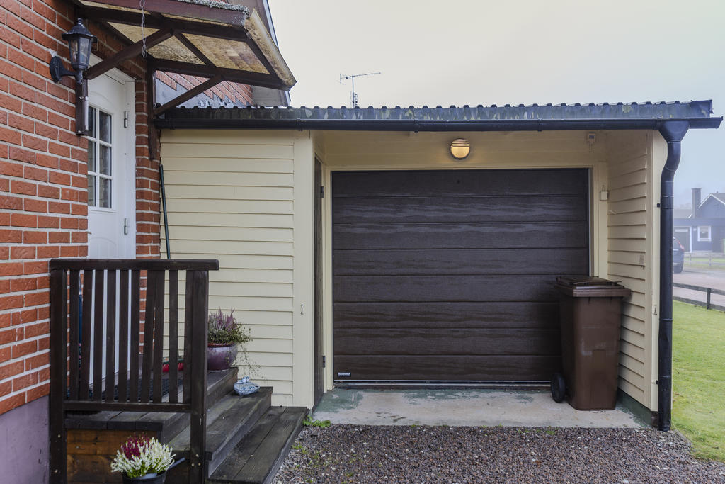 Vidbyggt garage