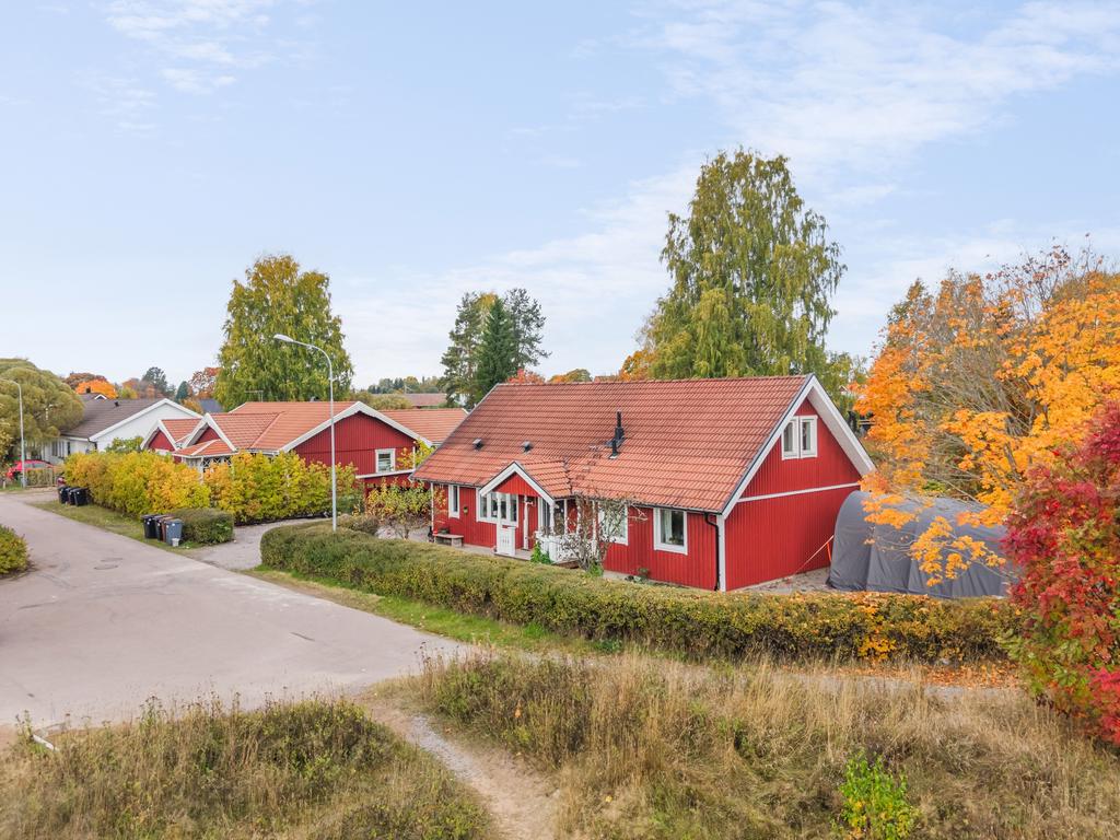 Rymlig familjevilla i trevliga Bäsna!