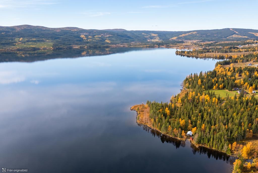 Åkersjön i höstskrud