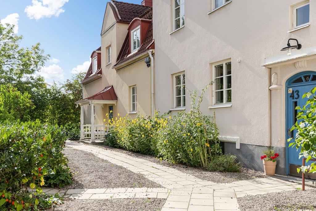 Lummig bullerbykänsla på innergården