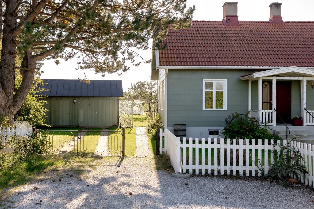 Bostadshus och garage