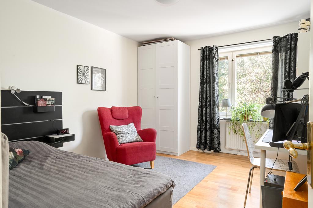 Sovrum 2 med plats för dubbelsäng 