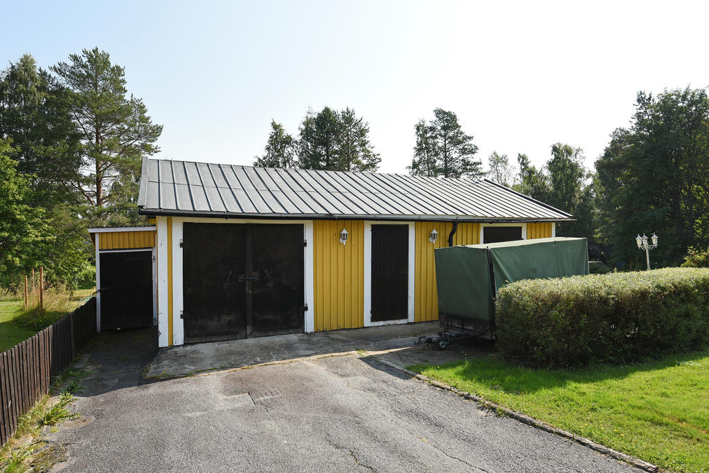 Garage och förråd