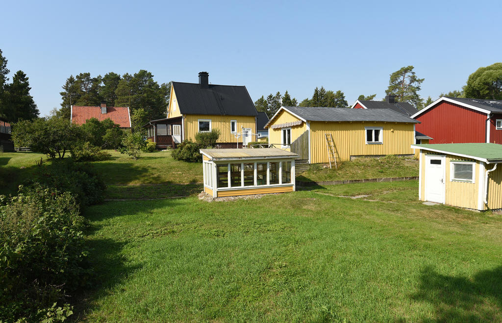 Tomtbild med väthus och ytterligare förrådsbod
